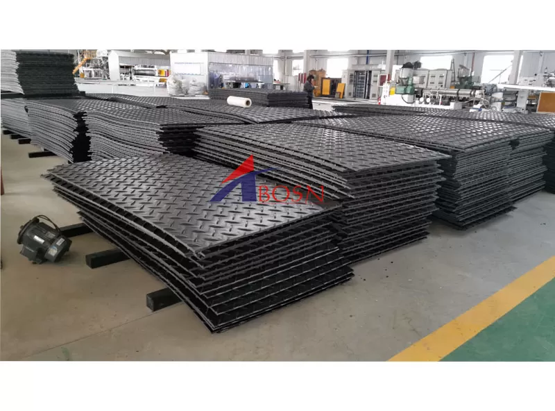 Wear resistant 4x8 ft HDPE ground protection mats