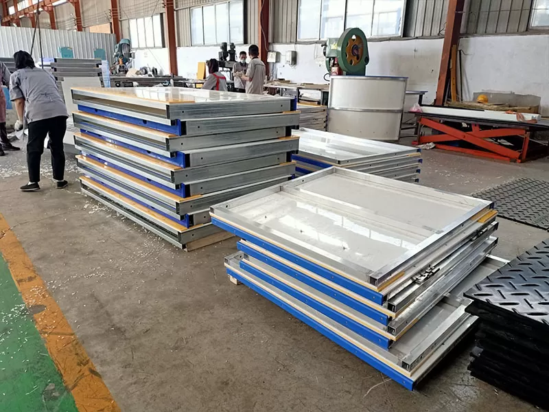 Professional Custom UV Stable HDPE Board Aluminium / Steel Frame Plastic Hockey Dasherboards